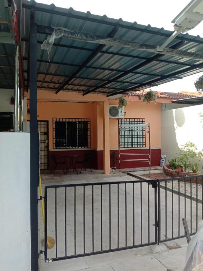Homestay Tok Abah Seri Iskandar Esterno foto